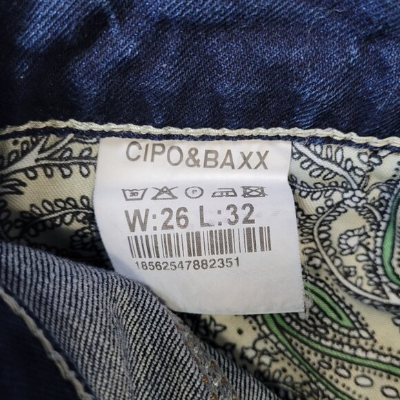 26/32 | Straight-Leg Jeans - Picture 7 of 9